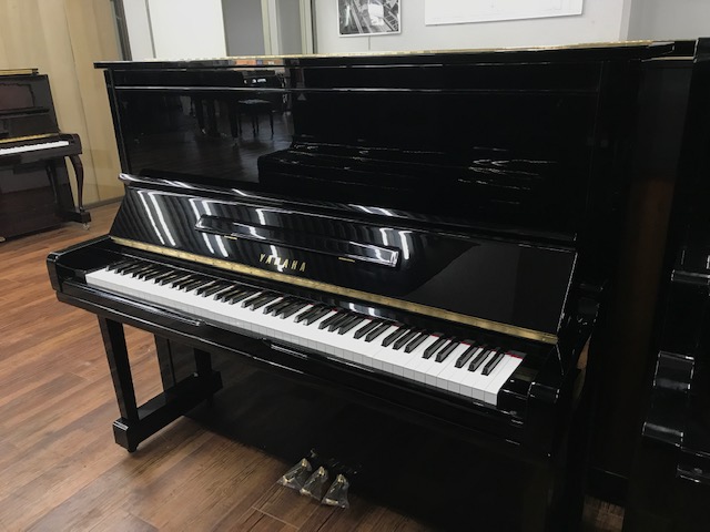 ヤマハ　アップライトピアノ　U300