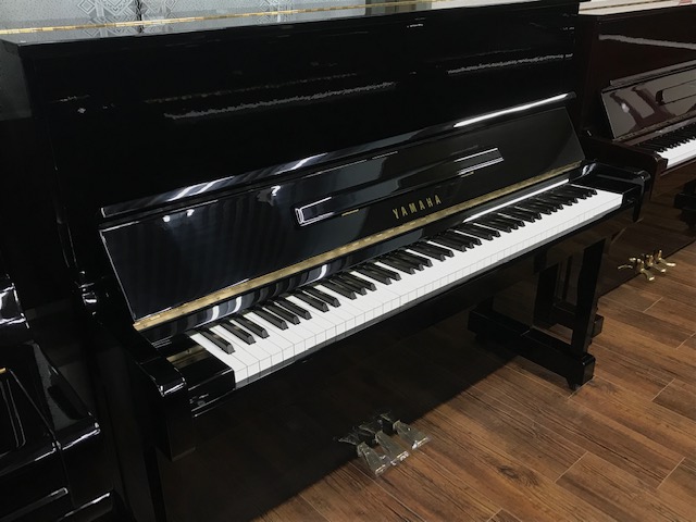 ヤマハ　アップライトピアノ　MC301